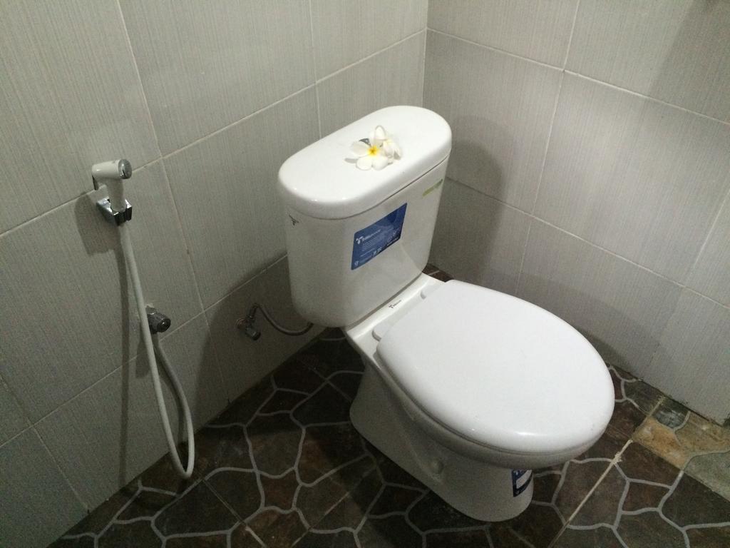 Linggy Homestay レンボンガン島 エクステリア 写真