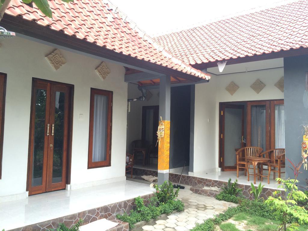 Linggy Homestay レンボンガン島 エクステリア 写真