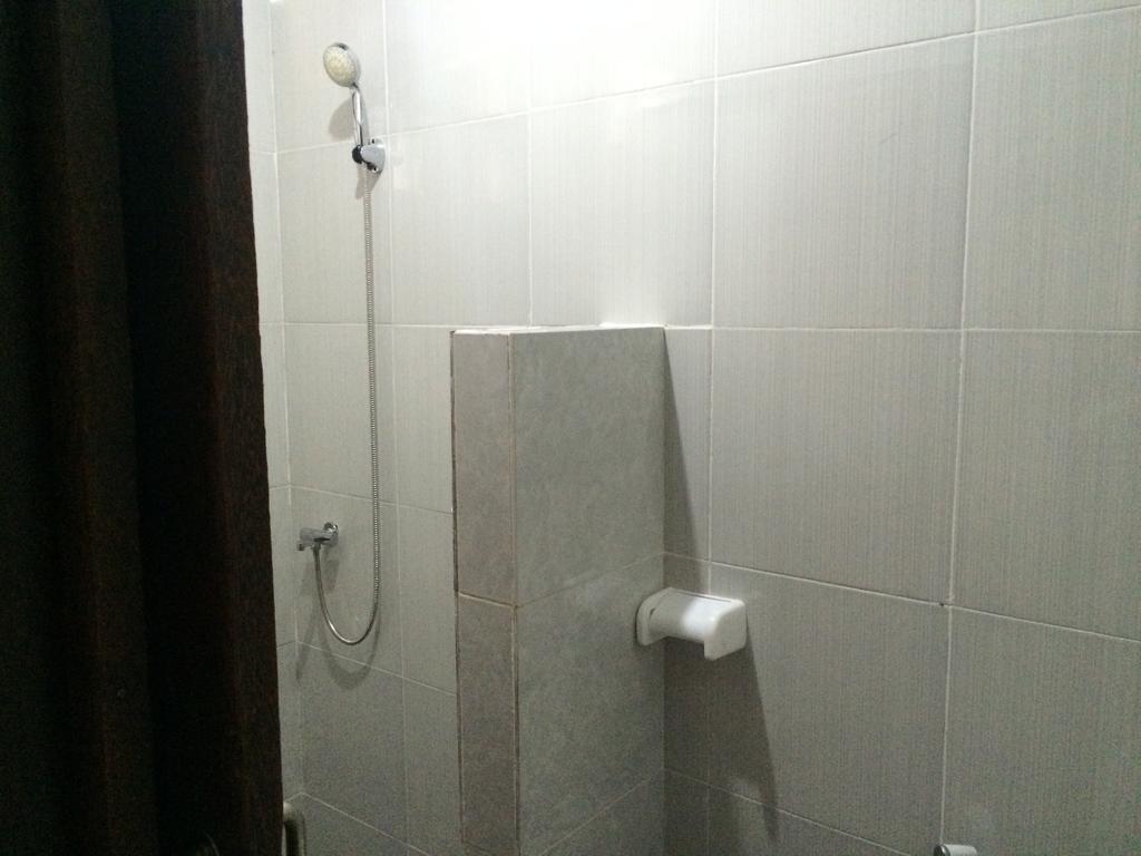 Linggy Homestay レンボンガン島 エクステリア 写真