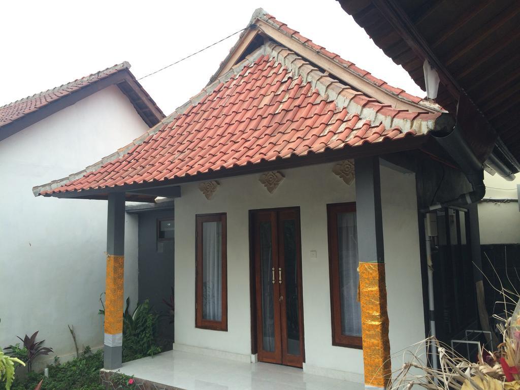 Linggy Homestay レンボンガン島 エクステリア 写真