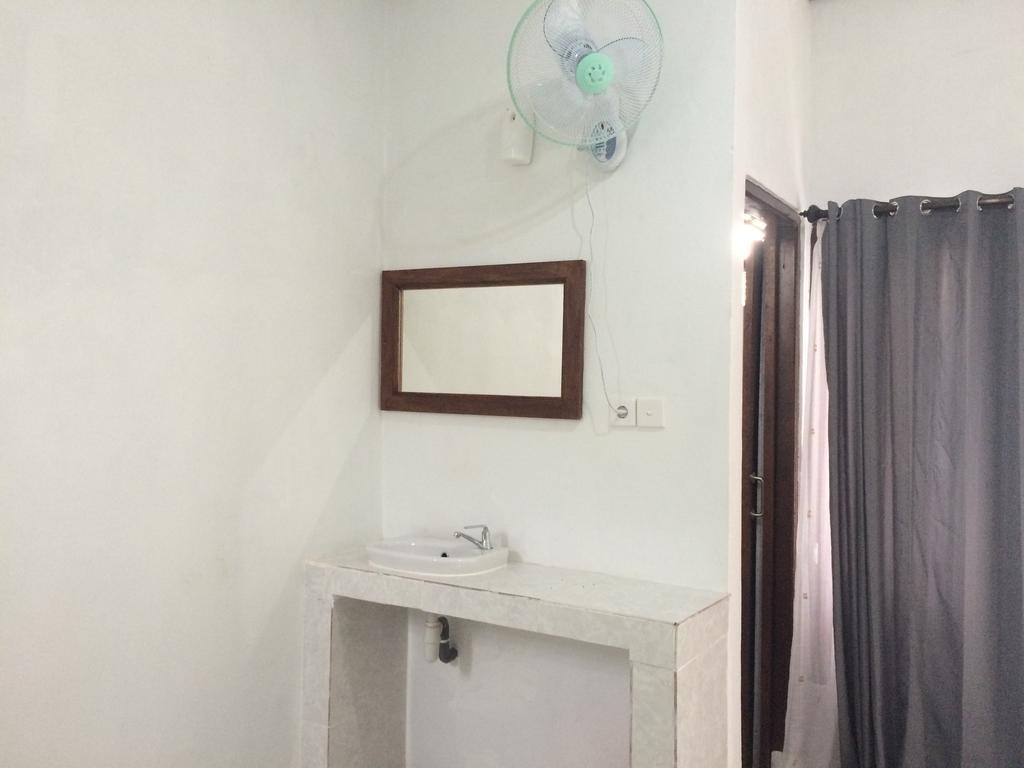 Linggy Homestay レンボンガン島 エクステリア 写真